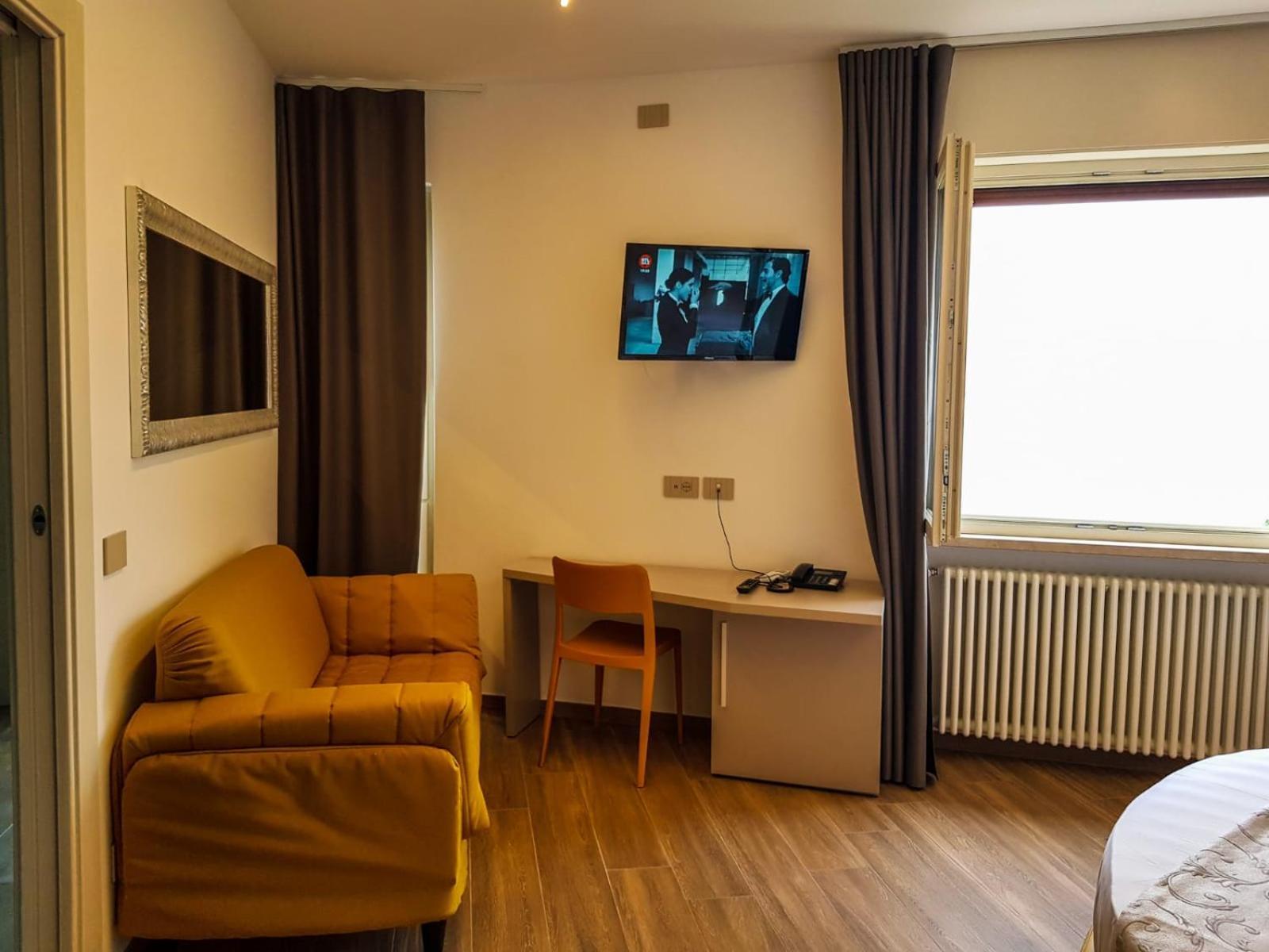 Hotel Pace เบรนโซเน ซูล การ์ดา ภายนอก รูปภาพ