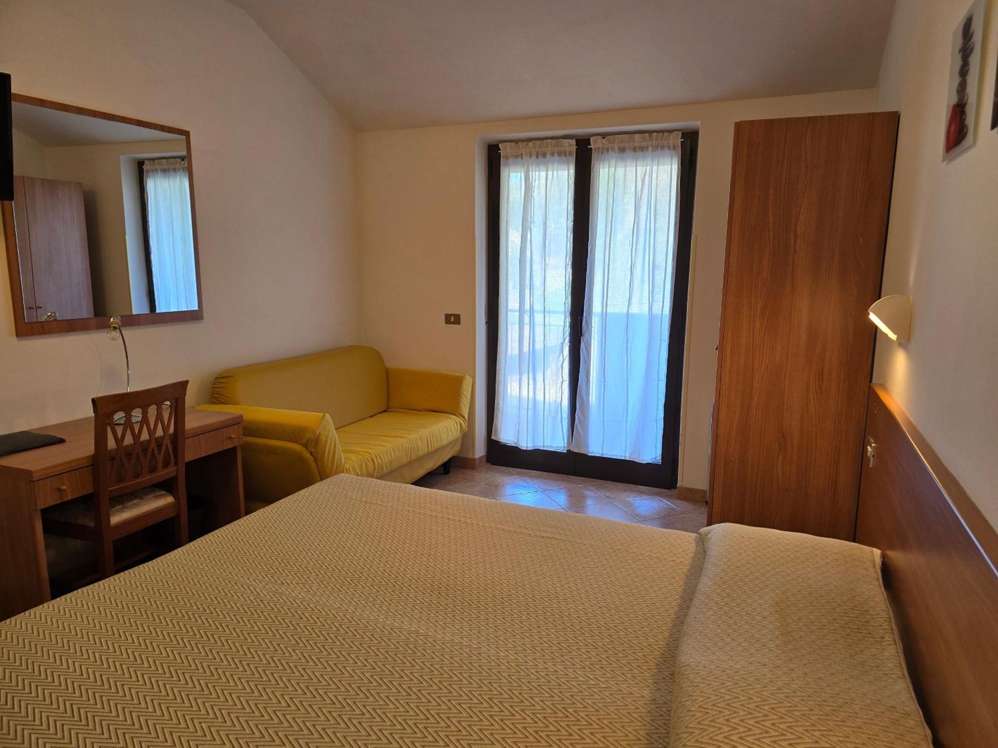 Hotel Pace เบรนโซเน ซูล การ์ดา ภายนอก รูปภาพ
