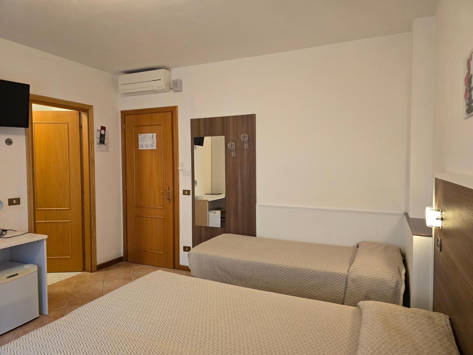 Hotel Pace เบรนโซเน ซูล การ์ดา ภายนอก รูปภาพ